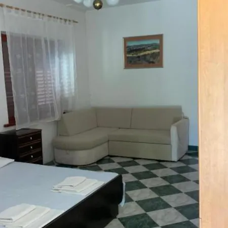 Ata 3* Razanac